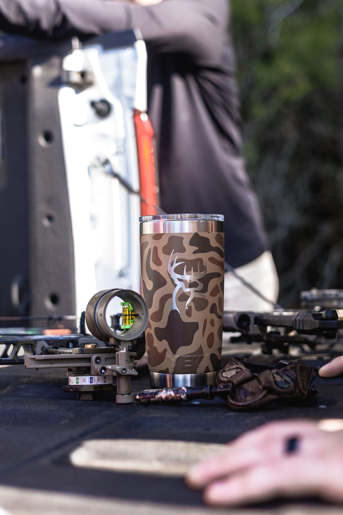 Buck Commander 20oz Wetlands Camo Icon Yeti Rambler